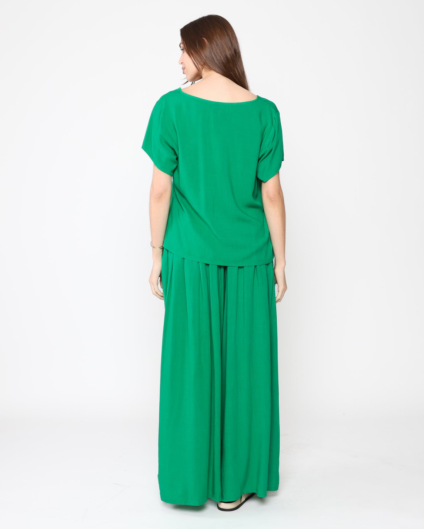 Kelly Green Linen Blend Everyday V Neck