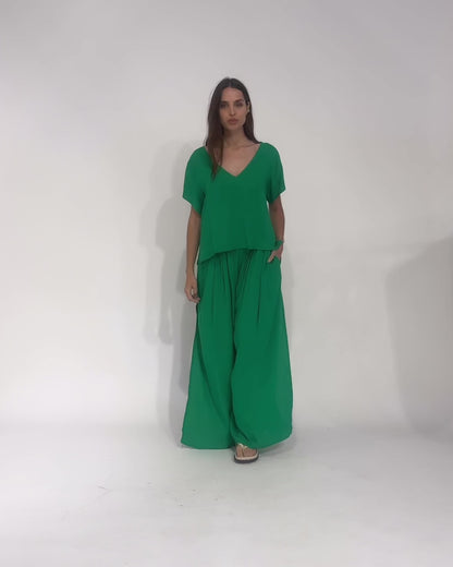 Kelly Green Linen Blend Everyday V Neck